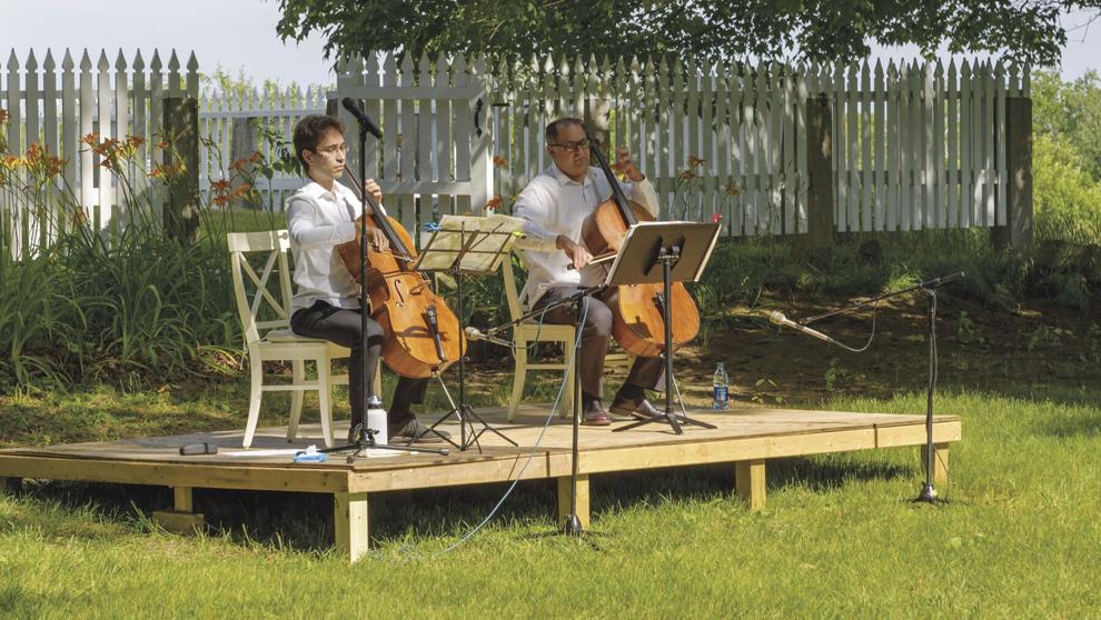 Cellists Jan Fuller and Harel Gietheim